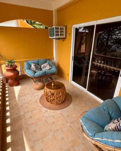 bayview_palms_hotel_balcony