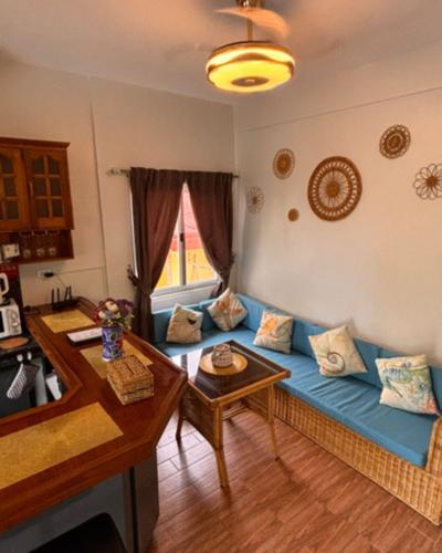 bayview_palms_hotel_living_room