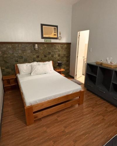 bayview_palms_hotel_room_2__guest_room