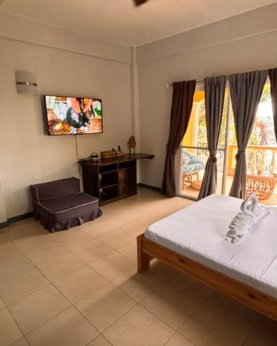 bayview_palms_hotel_room_2_master_bedroom
