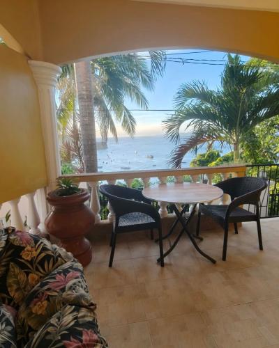 bayview_palms_hotel_room_3_balcony