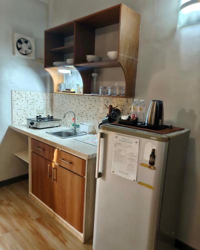 bayview_palms_hotel_room_3_kitchen