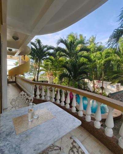 bayview_palms_hotel_room_4_balcony