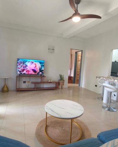 bayview_palms_hotel_room_5_living_room