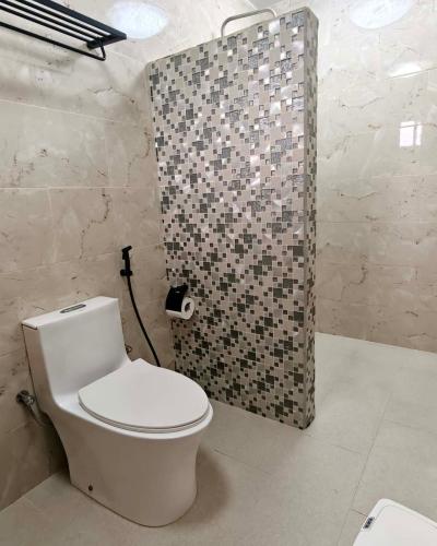 bayview_palms_hotel_room_5_shower