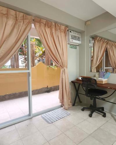 bayview_palms_hotel_workdesk